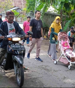 Tuh kan, pesertanya lengkap dari bayi sampai lansia. (Dokpri) 