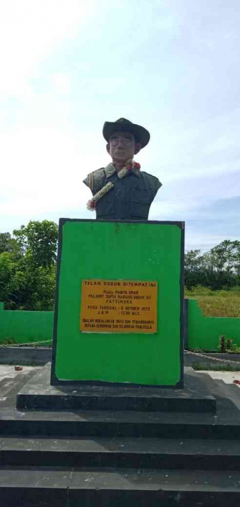 Monumen Panita Umar, Desa Wanakarta, Kecamatan Lolong Guba, Kabupaten Buru (dokpri)