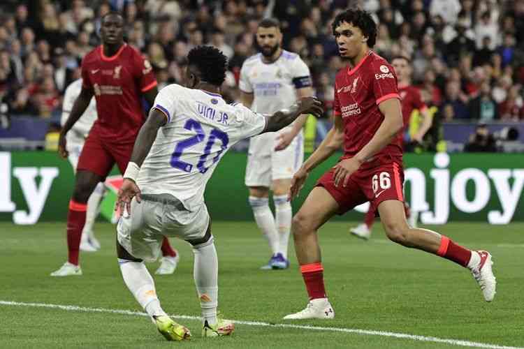 Vinicius Junior saat membobol gawang Liverpool di final Liga Champions 2021/2022: AFP/JAVIER SORIANO via Kompas.com