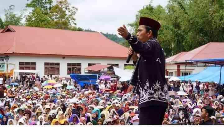 UAS tampil di Koto Dalam Selatan, Padang Pariaman. (foto dok damanhuri)