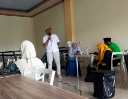 Pak Nurhabib, Ketua Kkg memberikan sambutan| Foto: Siti Nazarotin 