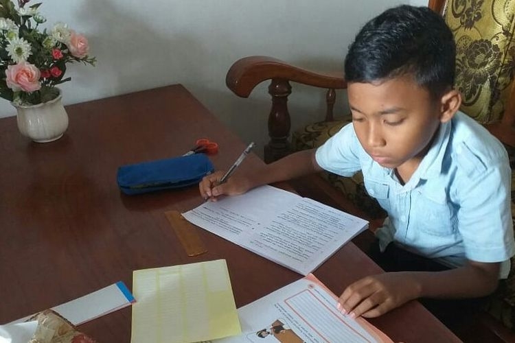 Survei dilakukan SMPN 2 kendal, Jawa Tengah kepada orangtua siswa mengevaluasi pembelajaran dari rumah (DOK. TANOTO FOUNDATION) 