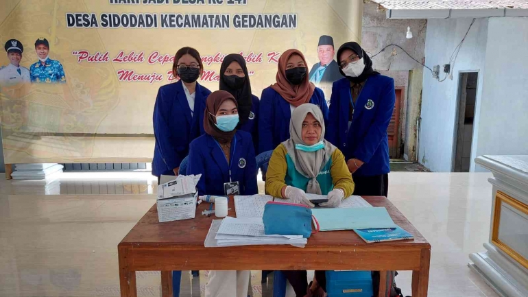 Foto Bersama Bidan Desa Sidodadi