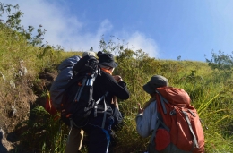 Kegiatan ORTUM Gunung Hutan AMED 45 IMPALA UB di Gunung Lincing, Jawa Timur (dok. IMPALA UB)