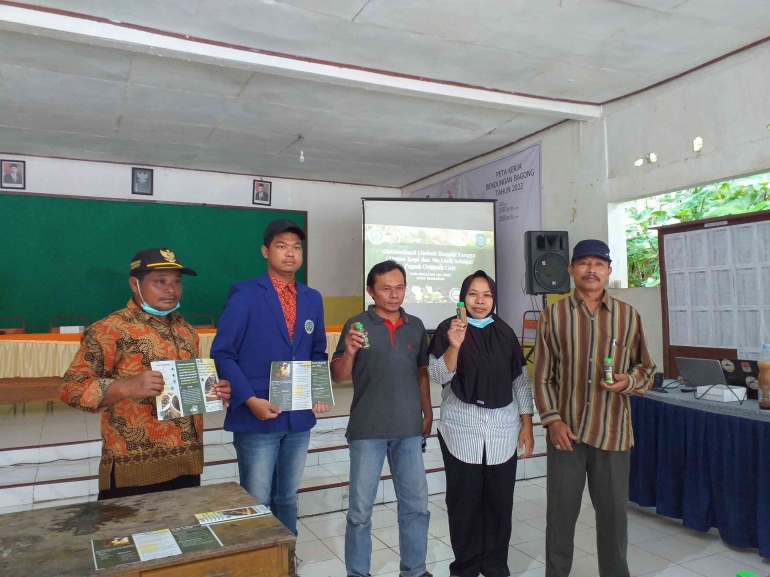 Foto bersama anggota Kelompok Tani. (dokpri)