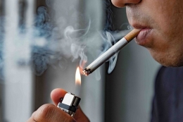 Berdasarkan data Tobacco Support Control Centre, 25,9 juta anak di Indonesia adalah perokok. Foto: Shutterstock via Kompas.com
