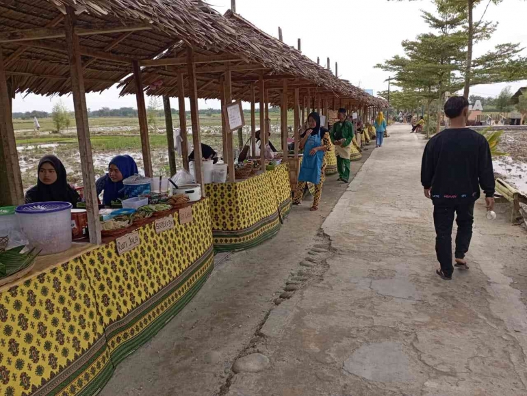 Suasana Pasar Tradisional Paloh Naga (foto:venusgazer)