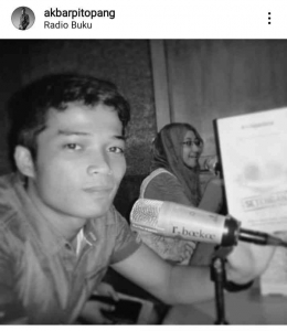 Kenangan ketika jadi narasumber di Radio Buku Yogyakarta bersama Mba Intan dari Bentang Pustaka (Dokpri)