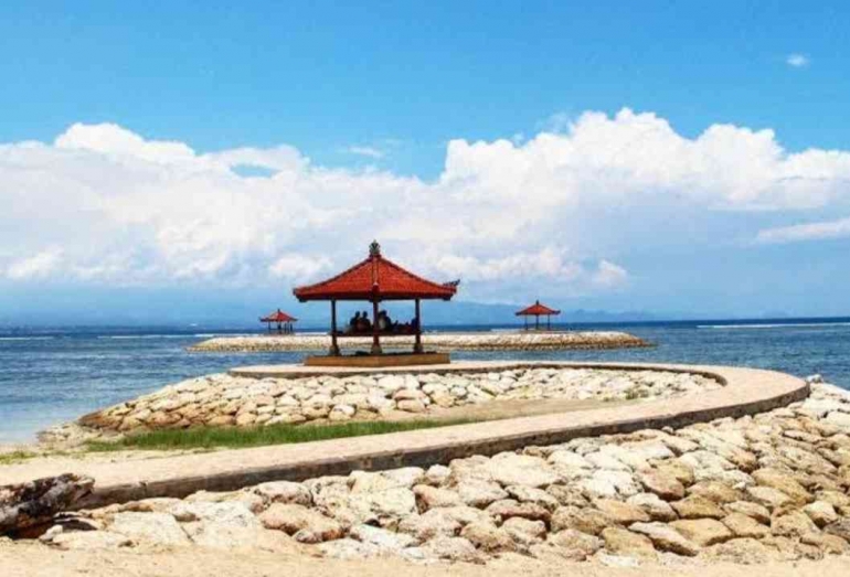 Pantai Sanur trotoarnya menjorok ke laut (dok.denpasarkota.com)