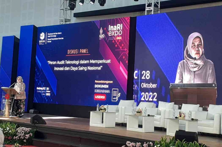 Anggota Dewan Pengarah BRIN, Tri Mumpuni dalam diskusi panel tentang peran audit teknologi di InaRI Expo 2022 pada 28 Oktober 2022 (Foto Setiyo) 