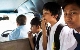 Ilustrasi kasus remaja merokok meningkat. Foto by bisnis.com 
