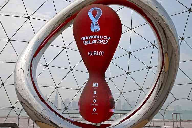 Monumen jam hitung mundur di Qatar jelang Piala Dunia 2022 (AFP/MUSTAFA ABUMUNES) melalui kompas.com
