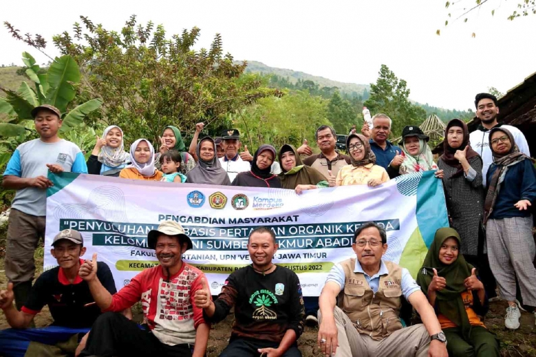 Tim abdimas UPNVJT dan Kelompok tani Sumadi/dok.pri