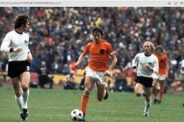 Johan Cruyff, Sang Dirijen Total Football (Foto Twitter.com/Kitcrimes). 