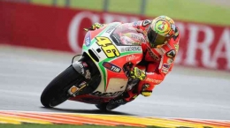 Rossi hanya mampu menyakinkan Ducati untuk mengganti bahan chasis dari karbon ke alumunium di GP12. Sumber: Motogp.com