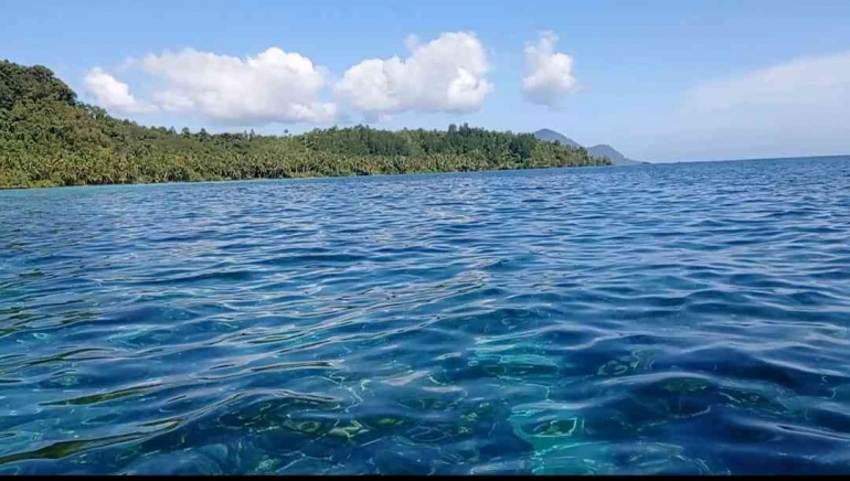 Foto kejernihan air di Pulau Badalu, Doc: pribadi