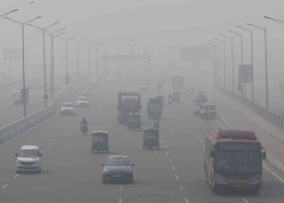 Polusi udara di New Delhi. | Foto: Adnan Abidi/Reuters]
