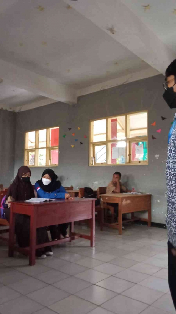 Kegiatan Belajar Mengajar di Kelas (Foto: Dokumen Pribadi)