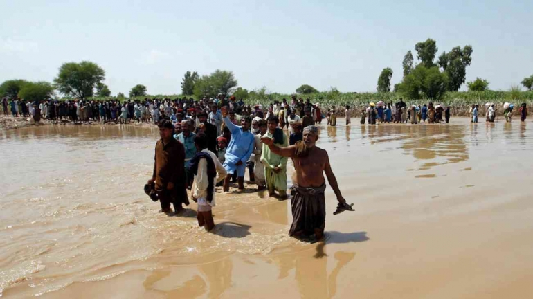 Banjir besar di Pakistan akibat perubahan iklim global yang menelan korban 1.700 korban jiwa.| Foto: AP: Fareed Khan 