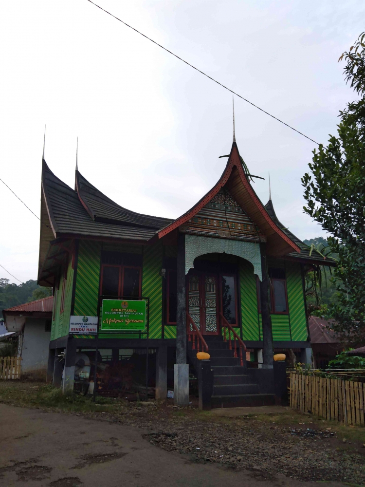 Bangunan Sekretariat Kelompok Tani Desa Rindu Hati (Dok. pribadi)
