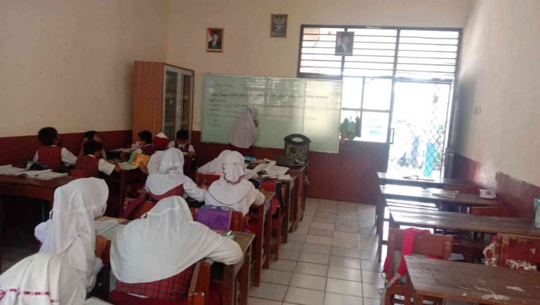 pembelajaran literasi dengan menggunakan KBBI. Dokpri