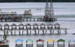miniatur menara petronas desa  wisata Lhok Sedu -bisnis.com