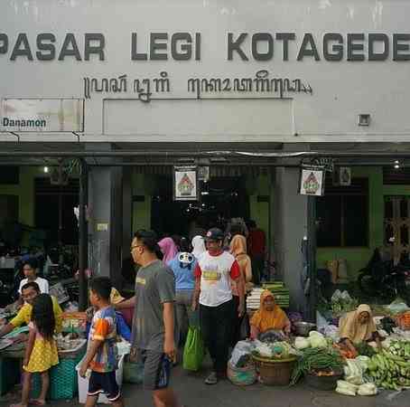 Pasar Legi Kotagede Yogyakarta ini telah berusia ratusan tahun sebagai saksi sejarah perjalanan bangsa Indonesia (Ilustrasi: TripAdvisor)