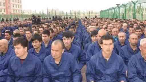 Orang-orang Uyghur ditahan di sebuah kamp interniran di Xinjiang, China. | Sumber: uyghurcongress.org