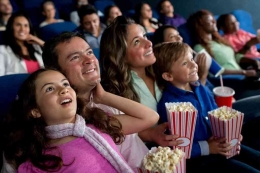 Ilustrasi anak menonton film bersama orang tua di bioskop | butterflylabs.com