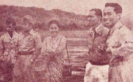 Halim Perdanakusuma (paling kiri) di Lapangan Gadut, Agam, Sumbar, 1947.