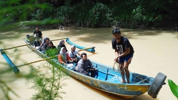 Wisata naik perahu di Kalikerto (dokpri) 
