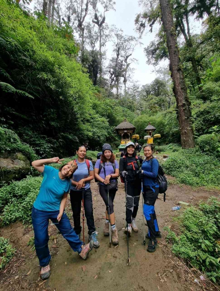 (kiri-kanan) Saya, Mba yanti, Mba Desak, Mba Dewi, dan Isna | Dok Pribadi