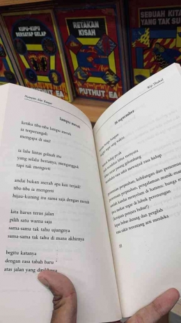 Buku Puisi Nyanyian Akar Rumput/Dokprib 