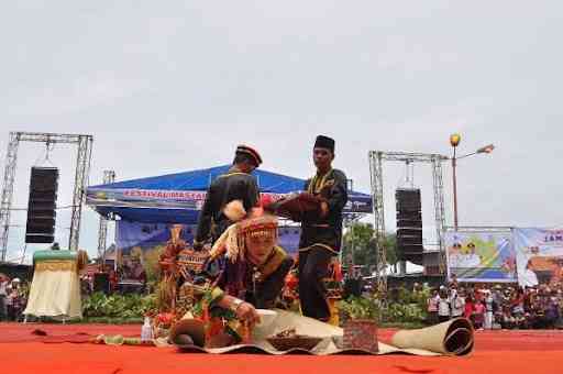 10 Tari Tradisional Sumatera Barat Terpopuler Dengan Ciri Khasnya ...