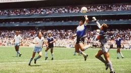 (https://www.goal.com/id/berita/diego-maradona-gol-tangan-tuhan-piala-dunia-1986/blt8fde41a7860c49b)