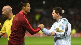Potret Ronaldo dan Messi ketika membela negaranya (sumber: indosport.com/Juni Adi)