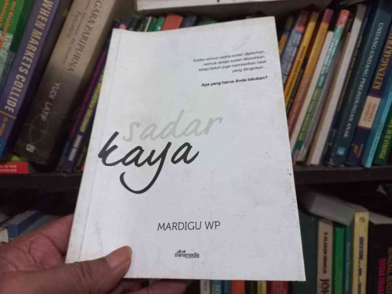 Ilustrasi: Buku Sadar Kaya oleh Mardigu WP.|  Sumber: Pustaka Asrul