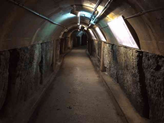 sebuah lorong di bunker: Dokpri