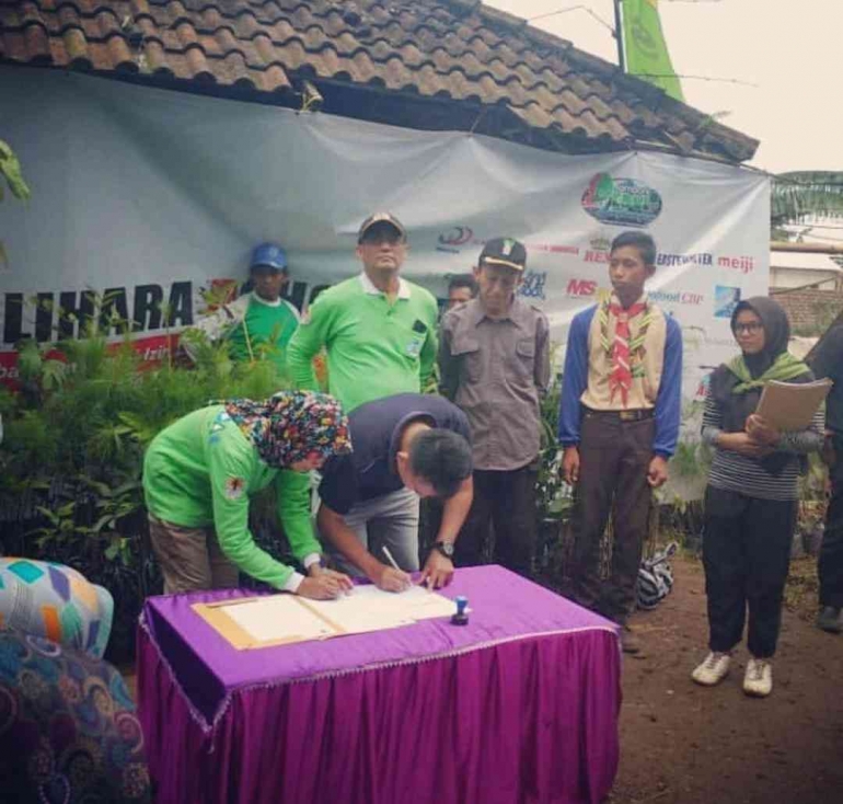 Penandatangan Kesepakatan Menjaga Lingkungan | Dokumentasi Pribadi