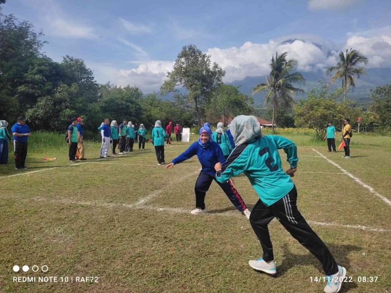 Hadang Kelincahan Permainan Hadang di HUT PGRI Kecamatan Cilimus Halaman 1 ...