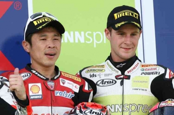 Noriyuki Haga bersama dengan Jonathan Rea Muda. Sumber: Worldsbk.com