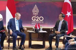 Presiden Joko Widodo mengadakan pertemuan bilateral dengan Presiden Turki Erdogan di Bali, Senin (14/11/2022), (YouTube.com/Sekretariat Presiden)