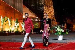 Sejumlah politisi menampilkan diri dengan penampilan batik tradisional Indonesia, tampak PM Inggris Rishi Sunak bergaya. | AFP