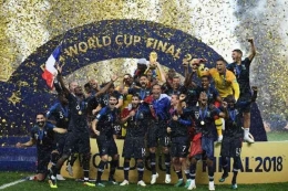 Perancis merayakan keberhasilan menjadi juara Piala Dunia 2018. (Foto: AFP/FRANCK FIFE/via KOMPAS.COM)