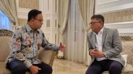 Anies Baswedan berdiskusi dengan Ketua DPW Nasdem Aceh, T. Taufiqulhadi. Sumber Foto : FB Nasdem Aceh