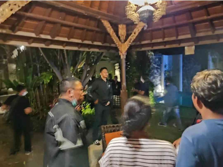 pembubaran paksa oleh Petugas Desa pada saat Rapat Internal YLBHI di Sanur Bali (Dok. YLBHI)