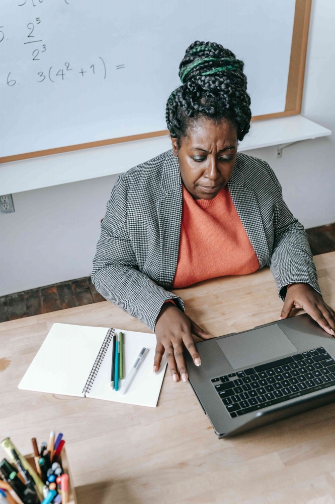 pexels-katerina-holmes-5905740