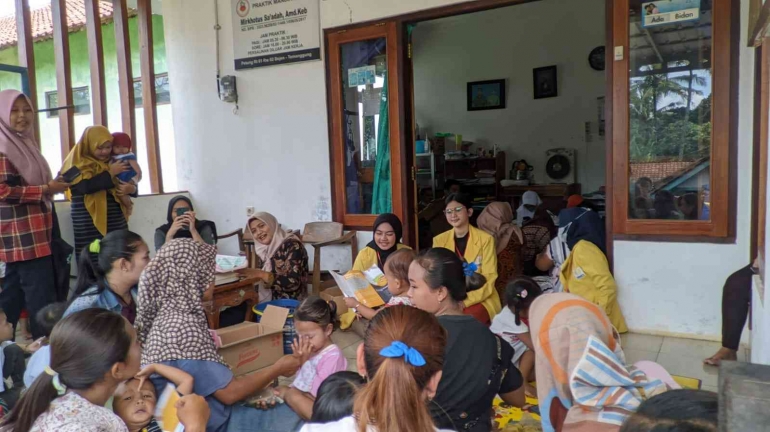 Sosialisasi Pencegahan Stunting Oleh Mahasiswa KKN UNNES GIAT 3  Bersamaan Tim Puskesmas Bejen Dalam Kegiatan Posyandu Ibu dan Baita Desa Petung
