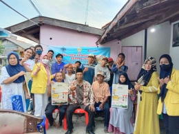 Foto bersama dengan peserta sosialisasi dan pengurus RW 08 Kelurahan Pasarbatang/dokpri