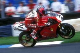 Fogarty pertama kali memenangkan gelar pada tahun 1994 bersama Ducati 916. Sumber: Worldsbk.com